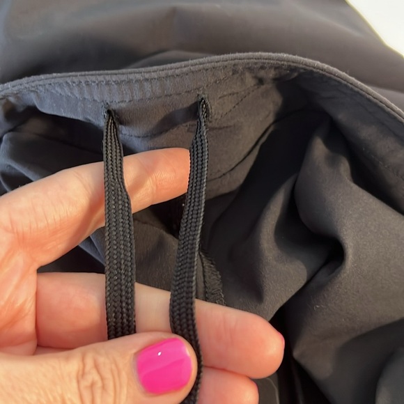 EUC Athleta Black All Day Skort Size 6  Lightweight Stretch Luxe Active Skirt - Picture 10 of 13